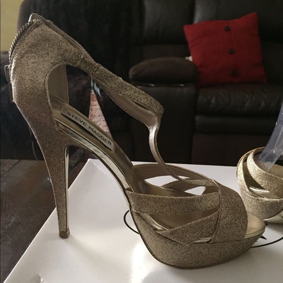 Steve Madden Gold glitter sandal - Picture 6 of 10